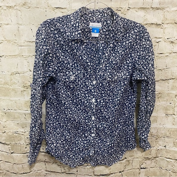 Columbia Blue White Floral Cotton V Neck Tab Roll Sleeve Button Up Top - Picture 1 of 6